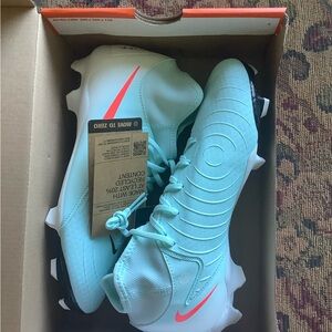 Nike Light Blue Soccer Cleats Women’s 9.5, Men’s 8 NIB